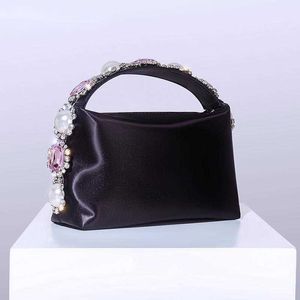 Borse a tracolla Donna Borsa a mano in raso di perle con strass con piume 2023 Designer di lusso Chic Borse con pochette quadrate morbide Festa di nozze Alta qualità 230426