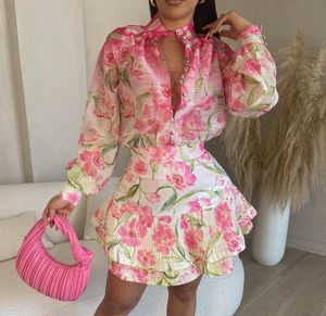 Tvådelt klänningskjorta set Summer Dress Set Two Piece Suit Women Print Flower Long Sleeve Shirt Floral Holiday Turtleneck kort kjol Set 230512