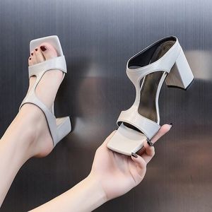 Sandals Women's High Heel Shoes Spring Slippers Fashion متعددة الاستخدامات ألوان صلبة متوسطة سميكة مربع نساء 230512