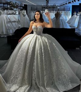 Luxury Ball Gown Wedding Dresses STEVELESS V Neck Sequins Applique Ruffles Brudklänningar Pärlor 3D Lace dragkedja formell klänning plus storlek skräddarsydd vestido de novia