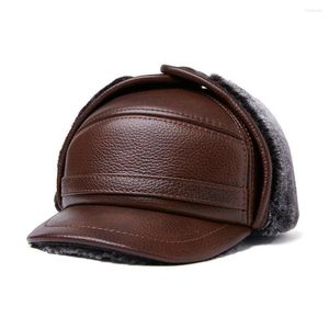 Berets Winter Caps Leather Hats Fleece Lining Ear Protection Cowhide Baseball Warm Earmuffs Men Vintage Style Hat Daily Wear
