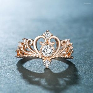 Alyans dodo lüks gül altın renk kraliçe taç kadınlar için şekilli zirkon kakma gelin anillos mujer mücevher b2261