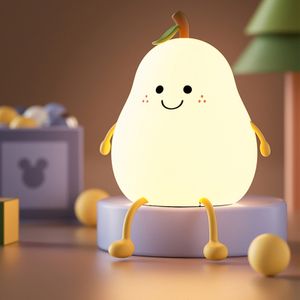 Electric/RC Animals Kawaii Pear Night Light with Ben Touch Sensor Portable LED Silikon Lamp Nursery Decor för småbarn Baby Christmas Year Gift 230512