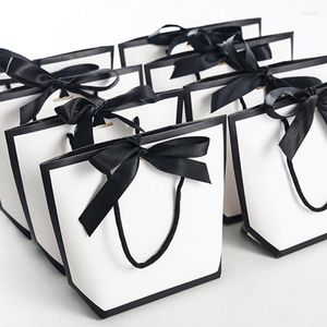 Papel de regalo 10/50 Uds. Caja de papel de cartón portátil blanca cajas de embalaje de alimentos bolsa de almuerzo con cinta negra bolsas de regalos bolso personalizado