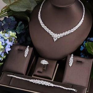 Düğün Mücevherleri Setler 4 Parça Gelin Zirkonya Tam Set Kadınların Parti Takı Lüks Dubai Nijerya CZ Kristal Düğün Kolye 230511