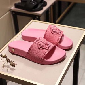 Designer Sandaler tofflor Kvinnor Mens Flip Flops Luxury Flat Rubber Leather Women Dress Shoes