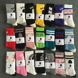 Mens Socks Skateboard Fashion Mans Letter Gedrukte sokken Ape Hoofdpatroon Hip Hop Sports Sock Gratis maat 21 kleuren