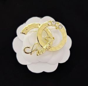20 Style Retro Tasarımcı Marka Mektubu Broşlar Altın Kaplama Kakma Kristal Rhinestone Mücevher Broş Pin Moda Kadınlar Evlenerek Düğün