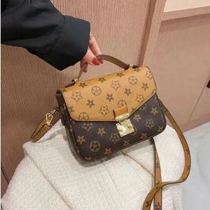 Kadınlar Lüks Tasarımcı Çanta Crossbody Çanta Kadın Çantalar Omuz Çanta Alışveriş Kabukları Çantalar Sırt Çantası Stil Mektup Logosu