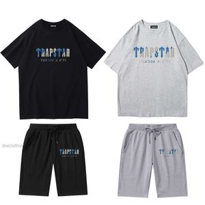 Trapstar Suit T-shirt Mens Tshirt Kort ärm Print Outfit Chenille Tracksuit Mens Shorts Black Cotton London Streetwear S-2XL Varumärke Autorisation Hög kvalitet