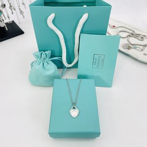 Luxury Designer Couple 19mm Heart Necklace Womens Stainless Steel Fashion New Pendant Jewelry Valentine Day Gift for Girlfriend Accessories Wholesale