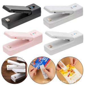 Rechargeable Mini Sealing Machine Portable Sealing Clip Heat Sealing Machine Magnetic Absorption Sealing Clip Food Moisture-proof Sealing Device