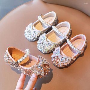 Flache Schuhe 2023 Mädchen Strass Prinzessin Bling Hochzeit für Perlen Mary Janes Glitter Dance Baby Kinder Wohnungen Kind