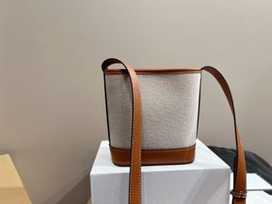 Borsa a tracolla a secchiello da donna Borsa da viaggio ad alta capacità cucita in pelle con arco di trionfo Borsa per la spesa di lusso di design ID royalfashion_bag