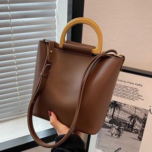 Borse da sera Borsa a tracolla Grande capacità per le donne Pu Leather Versatile Casual Quotidiano Femminile Nuova cerniera Design Trend 2023 230427