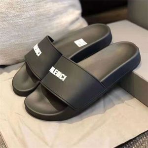 2023 Kvinnor Män gummipool Slid Slipper Blomma Sandaler Designer Slides Causal Non-Slip Slides Flip Flops Outdoor Summer Sandals Beach Sneakers Slipers