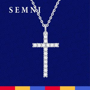 SEMNI Totalt 0,9CT D Färg Moissanite Cross Pendant Necklace For Women Men Luxury S925 Sterling Silver Plated White Gold Jewelry