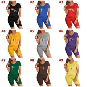 2023 Tasarımcı Kadın Trailtsits Yaz Spor Kıyafetleri İki Parçalı Set Marka Mektubu Baskılı V Yağ Kısa Kol Tişört Şortları Jogging Takım