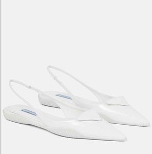 Berömda sommarspetsade tå sandaler skor borstade läder vit svart slingback ballerinas triangel slingback lady comfot lägenheter eu35-41