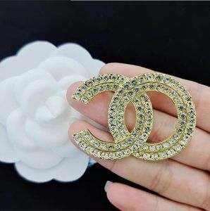 20style Brand Double Letters Designer Brooches for Fashion Diamond Insert Brooch Clothing Suit Pin Women Wedding Jewelry Party Accessory