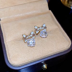 2023 Neuankömmling Kupfer Ohrringe Großhandel 24k vergoldet Modeschmuck Luxus Stil Zirkon Schmetterling Ohrstecker Hochzeitstag für Frauen