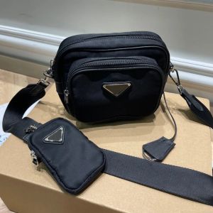 5a Bolsa de câmera designer simples Casual Casual Triângulo Prático Rótulo de Nylon preto Backpack de ombro único