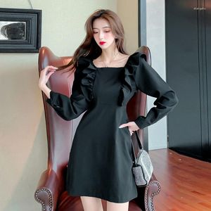 Lässige Kleider Französische schwarze Taille geschlossen Hepburn Square Neck Splicing Pullover Langarmkleid Eleganz Vintage A-Linie Mini