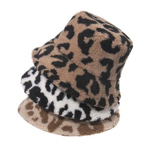 Szerokie brzegowe czapki w stylu koreański żeński Zimowy faux jagnięcy wełna kapelusz wiadra vintage lampart nadrukowany wiatroodproof ciepły Panama Fishman