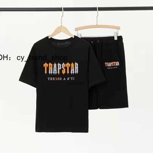 22SS NOWOŚĆ TRAPSTAR LONDY THIRT Mężczyźni i kobiety haftowany Chenille Dekodowany kombinezon akordowy - Revolution Trapstars Tee Trapstar. 121