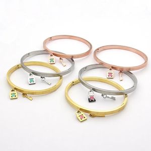 Womens Diamond Bangle Designer Jewelry Love Heart Bracelets Single Row Rell for Women1111111111111