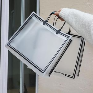 ギフトラップ5/10pcs透明なマットビニール袋PPハンドルクリアパッキングバッグシニアお土産ショッピング