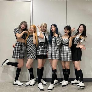 Arbetsklänningar Kpop Korea Girls Group Jazz Plaid Dress Kjol Dance Costumes Stage Performance Clothes Hip Hop Street Pole Outfits