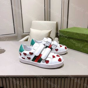 23ss Designer Kids Shoes Kids Sneakers Classic Red and Blue Webbing Ing on the Side Hollow Out Love Flat Girls Boys Size 26-35 Baby Shoes