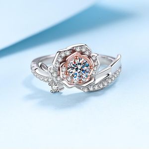 Rings de cluster Ring Real Mossanita 0,5ct anel de rosa 925 Prata esterlina Promessa de aniversário Presente de aniversário Jóias de luxo para mulheres