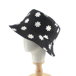 Daisies de verão Imprima White Black Bucket Hat Women Fashion Beach Sun Hat reversível Bob Chapeau Femme Floral Panamá Fisherman271e
