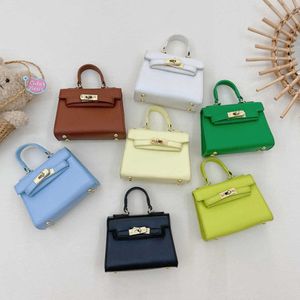 2023 Spring Girls Candy Color Handbags Children Crossbody Lipstick Bag Old Kids PU 가죽 가죽 미니 지갑 A8322