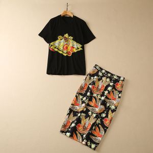 2023 Summer Black Brids Print Two Piece Dress Set Kort ärm Runda hals Löst T-shirt Toppfåglar Skriv ut mittkalvkjoldräkter Set S3W09SK