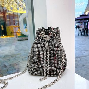 Omuz çantaları elmas kova zinciri kadınlar lüks tasarımcı gümüş kristal rhinestones cüzdan ve çantalar en yüksek kaliteli 230509