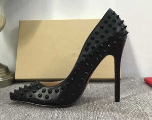 2023 Luxurys Designers 8 10 12 cm Kadın Topuklu Ayakkabı Alt Çıplak Renk Perçinleri Deri Nokta Ayak parmağı Pompalar Kauçuk Düğün Topuklu