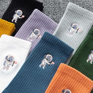 Kış Adam SOCKS Kadın Toptan Sıkıştırma Pamuk Kore Komik Nakış Astronot Sevimli Moda Vahşi Orta Tüp Kawaii Sports Harajuku