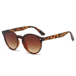 Fashion Round Sunglasses Men Women Designers Rivet Eyewear Outdoor UV400 Sun Glasses for Unisex with Cases