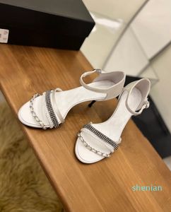 Tasarımcı Kadınlar Flip Flop Sandalet Düz Terlik Sıradan Calfskin Rhinestone Siyah Açık Ayak Parmağı Dantel Yukarı Topuklu Mule Sandal Yaz Bayanlar Plaj terlik