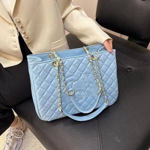 Manufacturers direct sales of new women's bag classic omnibus large capacity chain single shoulder bag fashion car sewing line brand Tote bag
