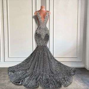 Ny Sparkly Silver Mermaid Prom Dresses Sheer O-Neck Beads Crystal Diamond Sequined Graduation Party Gowns Evening Clow Sexy Robe