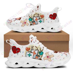 Kleid Schuhe 2023 Marke Design Frauen Turnschuhe Weiß Pflege Niedlichen Cartoon Krankenschwester Arzt Druck Licht Laceup Wohnungen Schuhe 230512