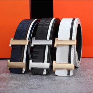 Cintura classica di design cintura in rilievo di fascia alta 2023 nuovo colore impiombatura cintura in pelle casual e resistente cintura uomo e donna in pelle bovina