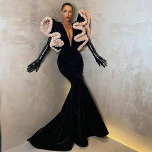 Party Dresses Modern Black Mermaid Prom ruffles Puffy Sleeves Sexiga djupa V-ringade långa klänningar Kändis Sukienki