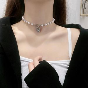 Pendant Necklaces Vintage Wedding Pearl Choker Necklace For Women Geometric Butterfly Rhinestone Lock Jewelry Collier De Perles