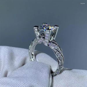 Anéis de casamento Huitan Bridal With Crystal CZ Stone Creative Twist Band Fancy Finger Acessórios para jóias de moda feminina