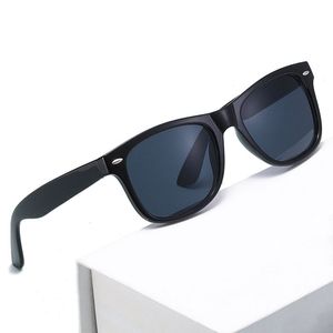 Klasik Kare Güneş Gözlüğü Erkek Kadın 52mm Retro Tasarım Güneş Gözlükleri Açık UV400 Koruma Tonları Kılıflı Unisex için Yüksek Kalite